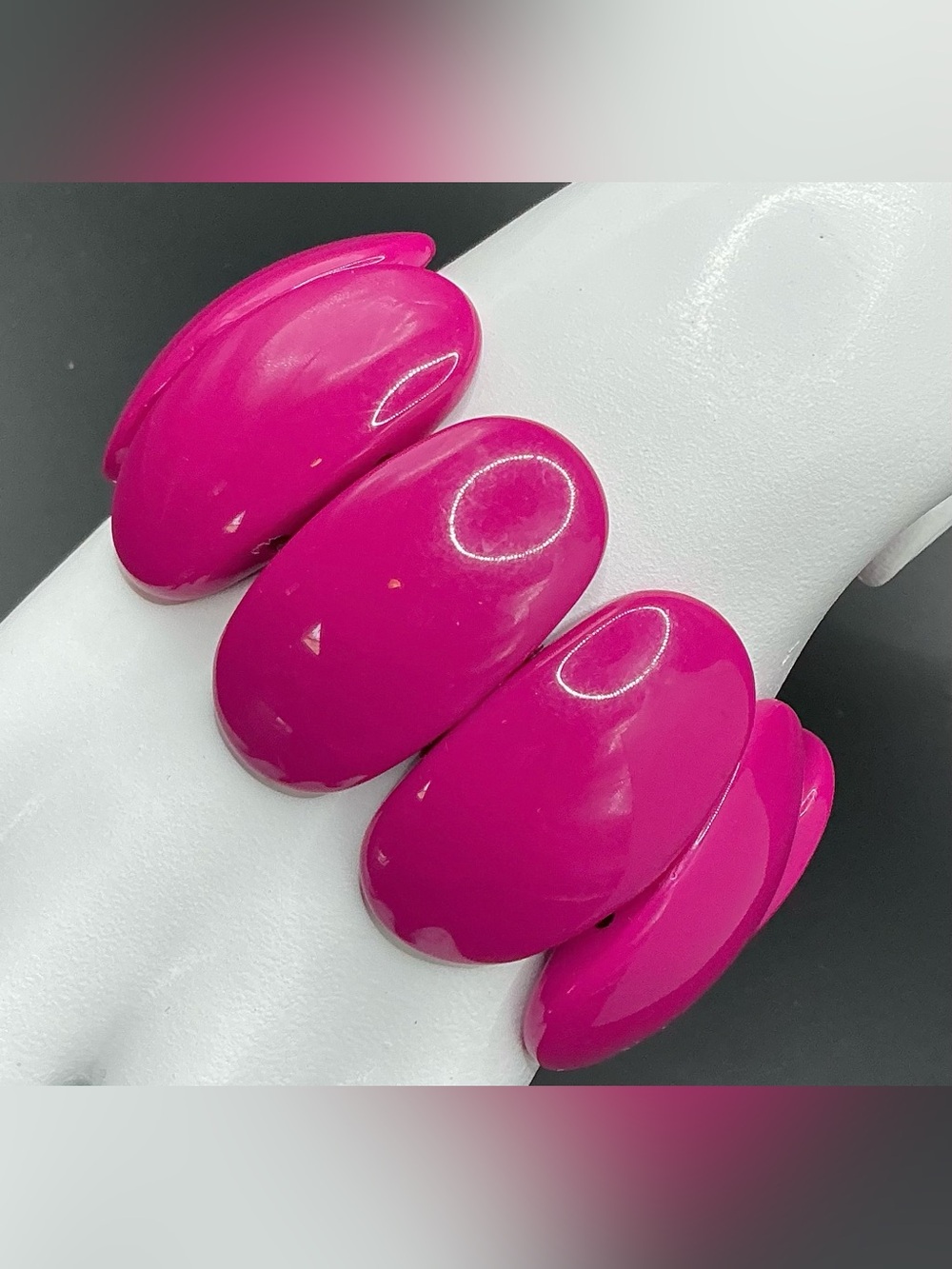 FUSCHIA CHUNKY OVAL RESIN STRETCH BRACELET
